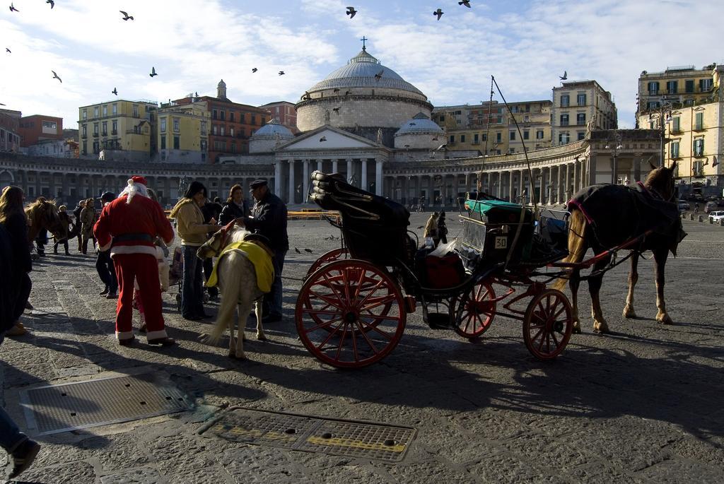 Holiday Home Grandelli Napoli Bagian luar foto